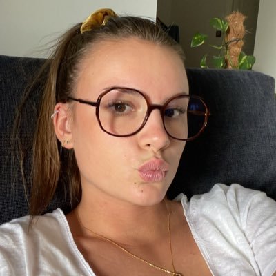 emmasubr1's profile picture. 