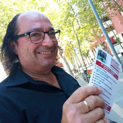 Ciutadà, socialista, independentista, coordinador de MES a Esplugues de Llobregat , membre del consell polític de MES.