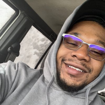 AlexBrown171's profile picture. let’s have a threesome with you and a blunt