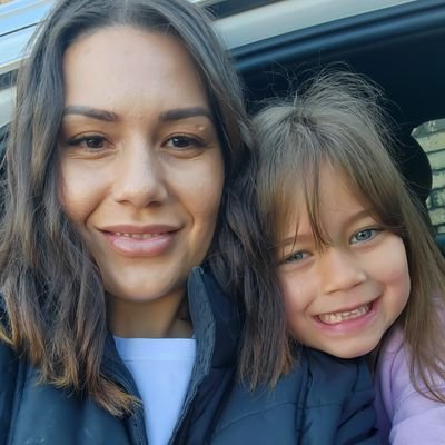 caroviliwa's profile picture. Only joined because Elon took over ✌️