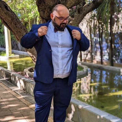 elPocketBear's profile picture. 𝔼𝕊ℙ / 𝔼ℕ𝔾 
Luchando cada día por ser mejor persona y comer más lento.
En un mundo ideal, viviría en un bara.
Y si... ¿no hubiera un mañana?