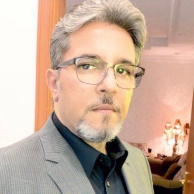 مهندس متخصص في تنفيد أعمال الدهانات منذ عام ١٩٩٧
