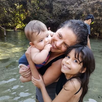 Adoradora de Jesus Cristo, amo minha família e luto pelo meu país.