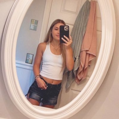 jadeylouann's profile picture. CA |♒️