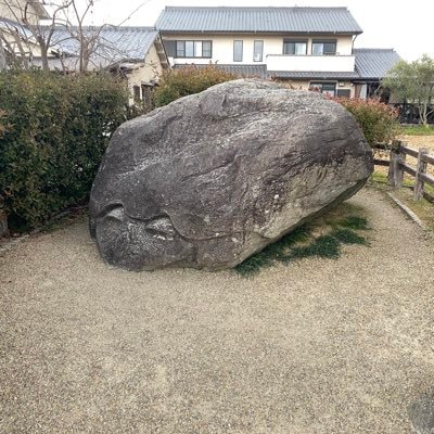 奈良県明日香村とその周辺の地域の四季折々の風景をポストします。田園風景/神社仏閣/古墳/史跡/その他。主に早朝の散歩の途中で撮影した風景をポストします。時々、空を見上げて雲や星を見るのが好きです。