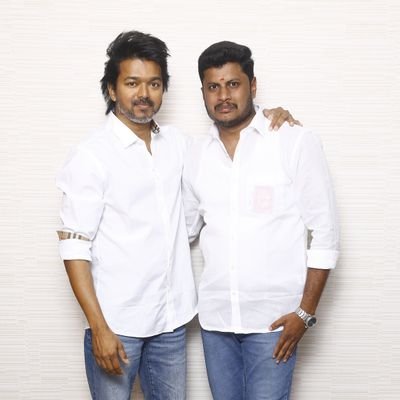 தரணி போற்றும் தமிழன்..
மக்கள் தலைவர் தளபதி விஜய் அவர்களின் ரசிகன்.