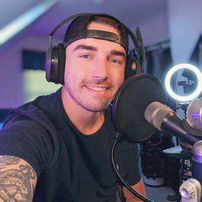 JUCIEST CODE ON ROOBET! Giveaways EVERY. DAY. Use code MacWinz!