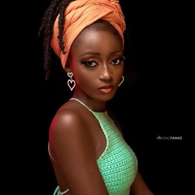 Jaylinne22's profile picture. Thespian, scriptwriter, vlogger, MUA, Ambivert.