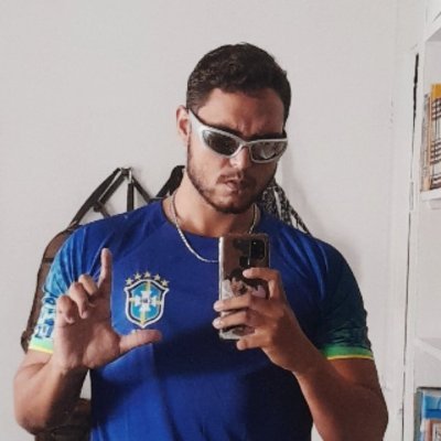 eu n sou antipática eu n sou uma bruxa eu n sou um monstro eu sou uma pessoa normal posso ter negado um autógrafo mas não acho justa a minha fama de antipática