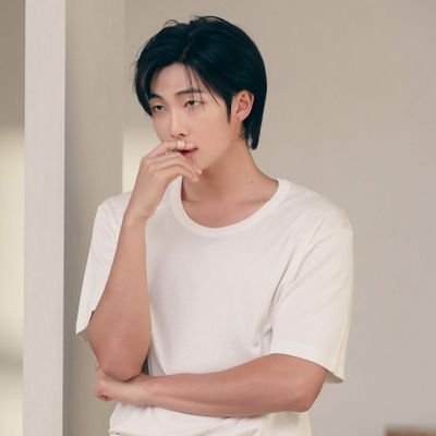 namMyl1fe's profile picture. que mira