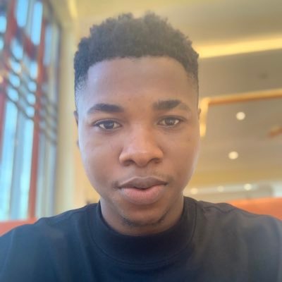 Emmanue933505's profile picture. 