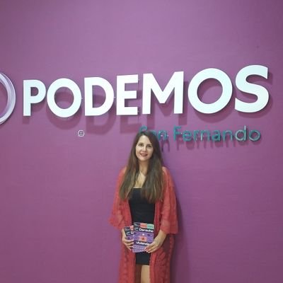 Autónoma, amante del teatro, el flamenco, los idiomas y la defensa de los DD.HH. Responsable de organización provincial de Podemos. Militante de La Isla.