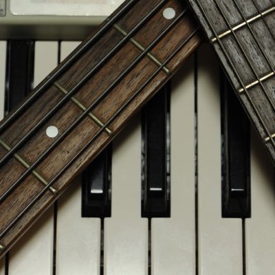 メロディアスな楽曲を好み、可愛いを追求する本格派DD。左右両手待ちでのスチル撮影で、ノーレタッチでの撮って出し速報にこだわる報道系カメコ。地下や地方のアイドルを十数年にわたって見続けてきた経験に基づくお気持ち表明しがち。
