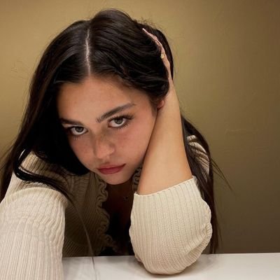 l0vestudies's profile picture. #studytwt  depressiva que estuda por pura pressão de si mesma