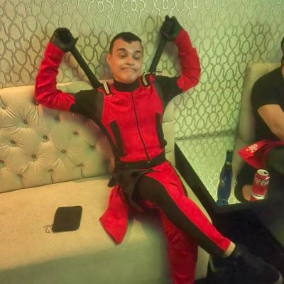 Elber_Nogueira's profile picture. Batteries are not included.