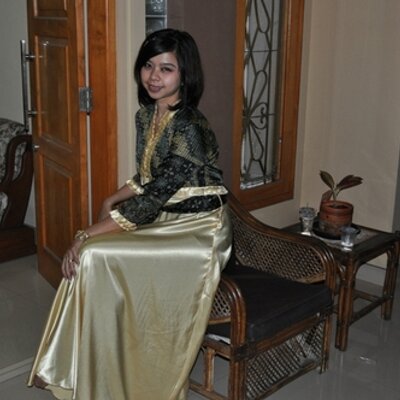 yolandaniatri's profile image