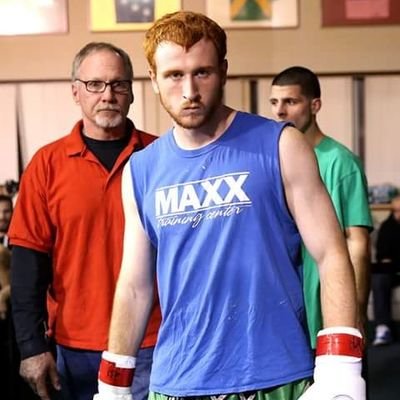 Trainer of Youtube/influencer boxers. Boxing guy from Fishtank Live.

Check out the channel.

https://t.co/BKGFvf1guE