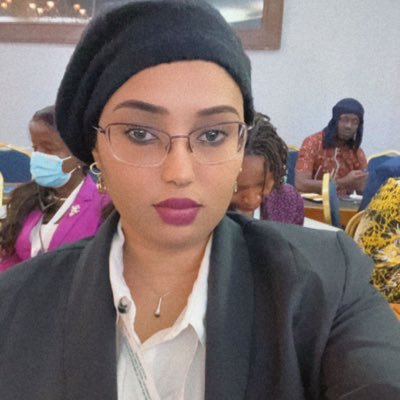 jeune femme politique nigérienne soldat de la démocratie et de l’Etat de droit