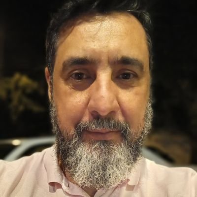 Católico, Conservador. Pai da Maria e da Miryan. Formado em Filosofia. Curto Religião, Política, Rock and Roll e um bom whisky. Esquerda é Block.