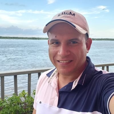 Nacido en Barranquilla Colombia. 
Egresado de la Universidad del Atlántico .