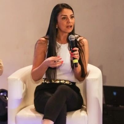 YennyakG's profile picture. 