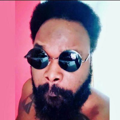 Tradutor e localizador de games,
perdedor de MTGA e baterista que ñ toca nada.