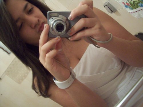 Ela é diferente, ela é engraçada, é inteligente, Também é bem humorada ♪