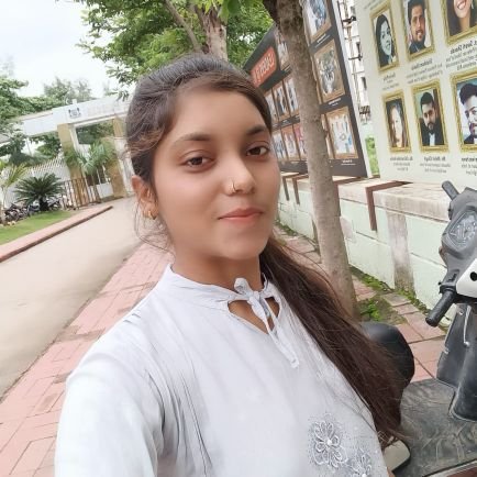 मानुष जन्म पाय कर, जो नहीं रटे हरि नाम।
जैसे कुआ जल बिना, बनवाया क्या काम।।
नाम सुमर ले,
सु कर्म कर लें।
कोन जाने कल की ,
खबर नहीं पल की ।।
