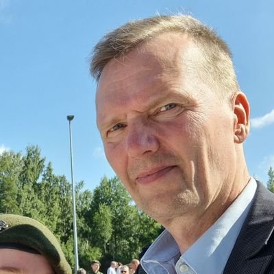 Yrittäjä ja suurperheen senior adviser. Yksityispankkiiri,  ex-muusikko,
pragmaatikko; Onko olemassa dialogista debatointia?
#yhteiskunta #talous #luonto