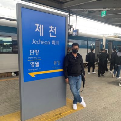 mcdfee's profile picture. Frankly, my dear, I don't give a damn.