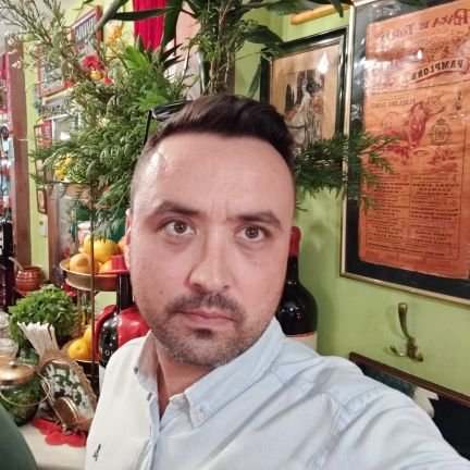 Jefe de Operaciones en plantas termosolares.
Deportes, cine, carnavales, AGUANTE CASTUERA, FORZA BADA y LIBERTAD!!!!