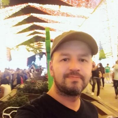 Aquí se habla de todo un poco... solo uso esta cuenta para desahogarme