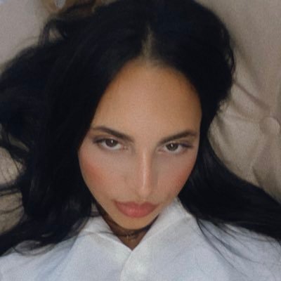 belarbikhadidja's profile picture. petite bledarde avec des ambitions et du rap dans les oreilles.