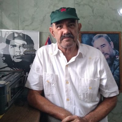 Corinthiano ,Socialista,ateu, admirador da revolução cubana, 75 anos,casado,pai,avô e bisavô.
Um cara que odeia todos os Bolsonaros que tem mais de 18 anos.