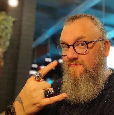 Robotlove81's profile picture. To the point