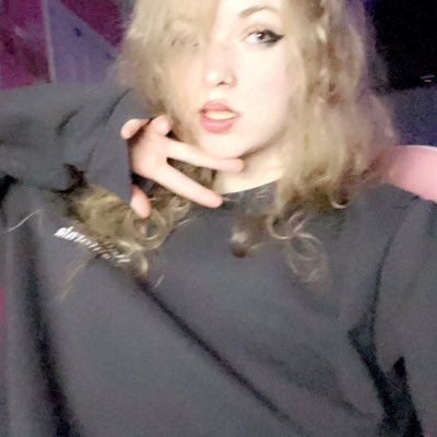 kirkirhere's profile picture. my pc broke 😞