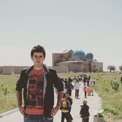 Adalet göğün direğidir, yıkılırsa gök yerinde durmaz!.
Yusuf Has Hacip