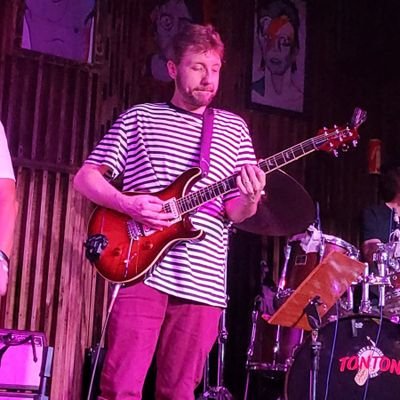 DanielSzulc6's profile picture. Prof de violão e guitarra com 24 anos de experiência! Ajudo pessoas a realizar o sonho de tocar um instrumento de forma descomplicada e divertida.
