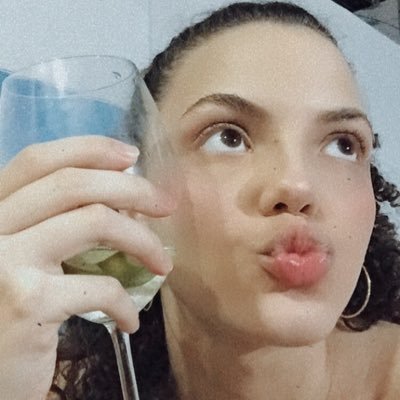 Lari__03's profile picture. aparentemente eu devo usar isso aqui