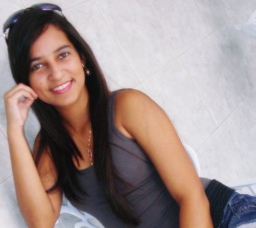 Tenho a mais legítima das ambições: ambiciono ser feliz! Isso Basta ;)
