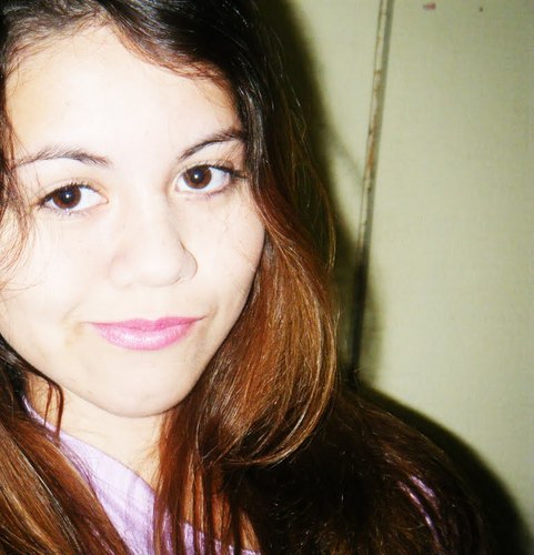- conqiste o mundo mostrando qe pode ser vç (♪' - peqena pra qein vê , gigante pra qein ama ;) - menina moleca com jeitinho sapeca (6' - longe de toda negat