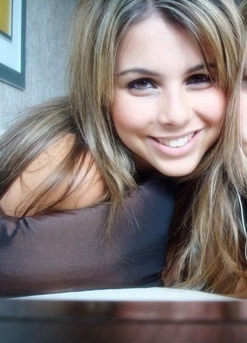 Chata, 16, viciada em chocolate, muito viciada (: