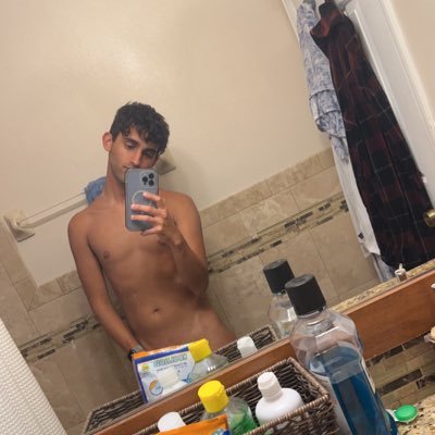 Floridian Gay 😉 18+. Cashapp: $EzraHolts