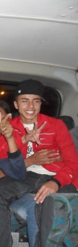 Sou presença no pagode, não largo meu futebol... Quem me vê, me vê sorrindo e vai ser sempre assim  !   DEUS sz