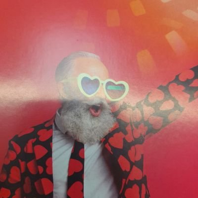 Spreche die Sprache der meisten Menschen. Bin frech in antworten und rede wie mir der Mund gewachsen ist. Freie Meinungen.