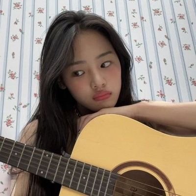 ailybebtterfly's profile picture. 