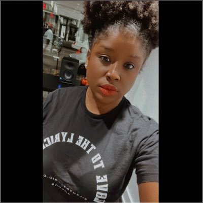 IG versatility10 | Business owner of Hippie Hookah!