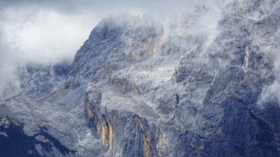 zibajnm's profile picture. نویسنده✍ دانشجوی ادبیات فارسی📚📒
وُجُودِتٓ سَنجٓاقْ شُدِهِـ بِ زِندِگیٓم🖇