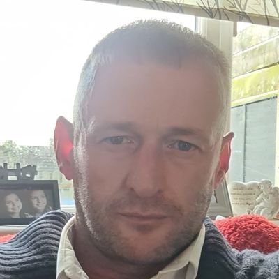 bethehokeyman's profile picture. Upside down and inside out