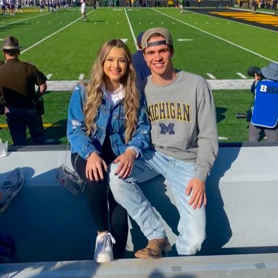 hunterlies_'s profile picture. 